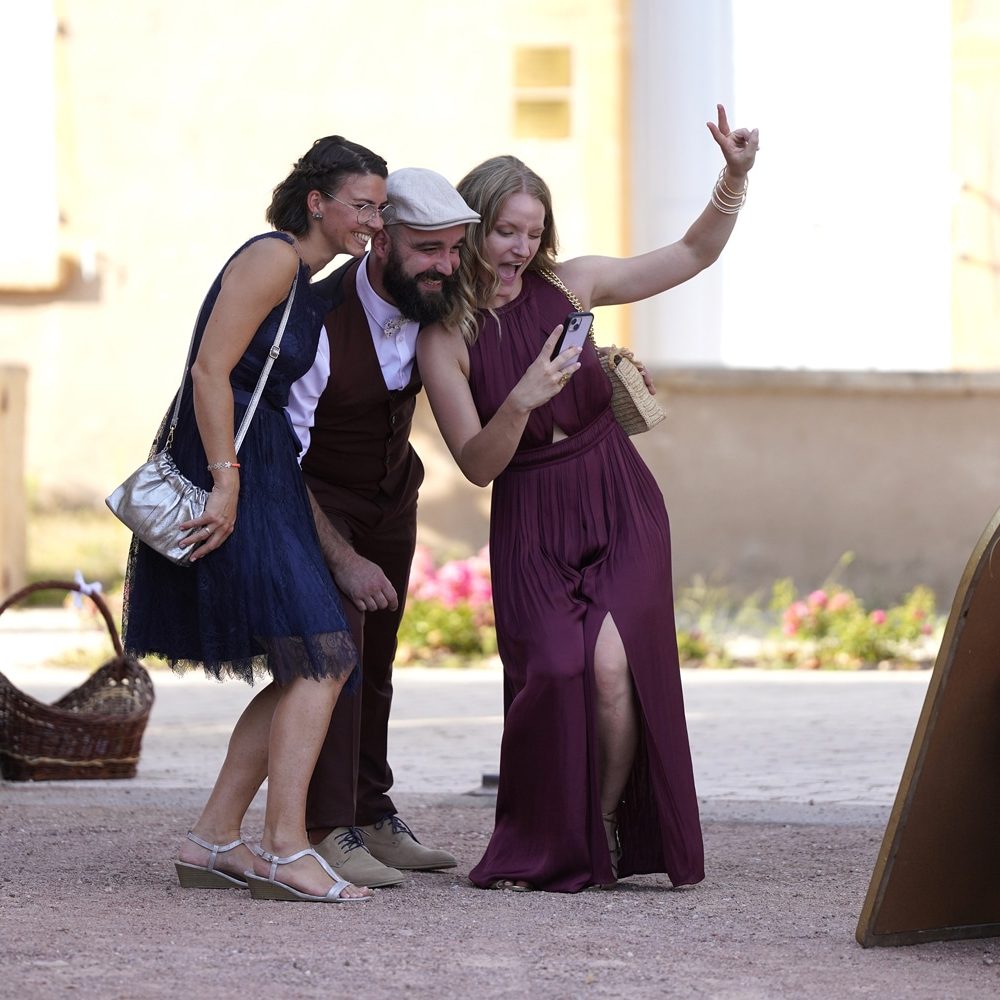 photographe-anne-laure-billoux-paray-le-monial-photo-mariage-anzy-le-duc-le-prieure-vin-d-honneur