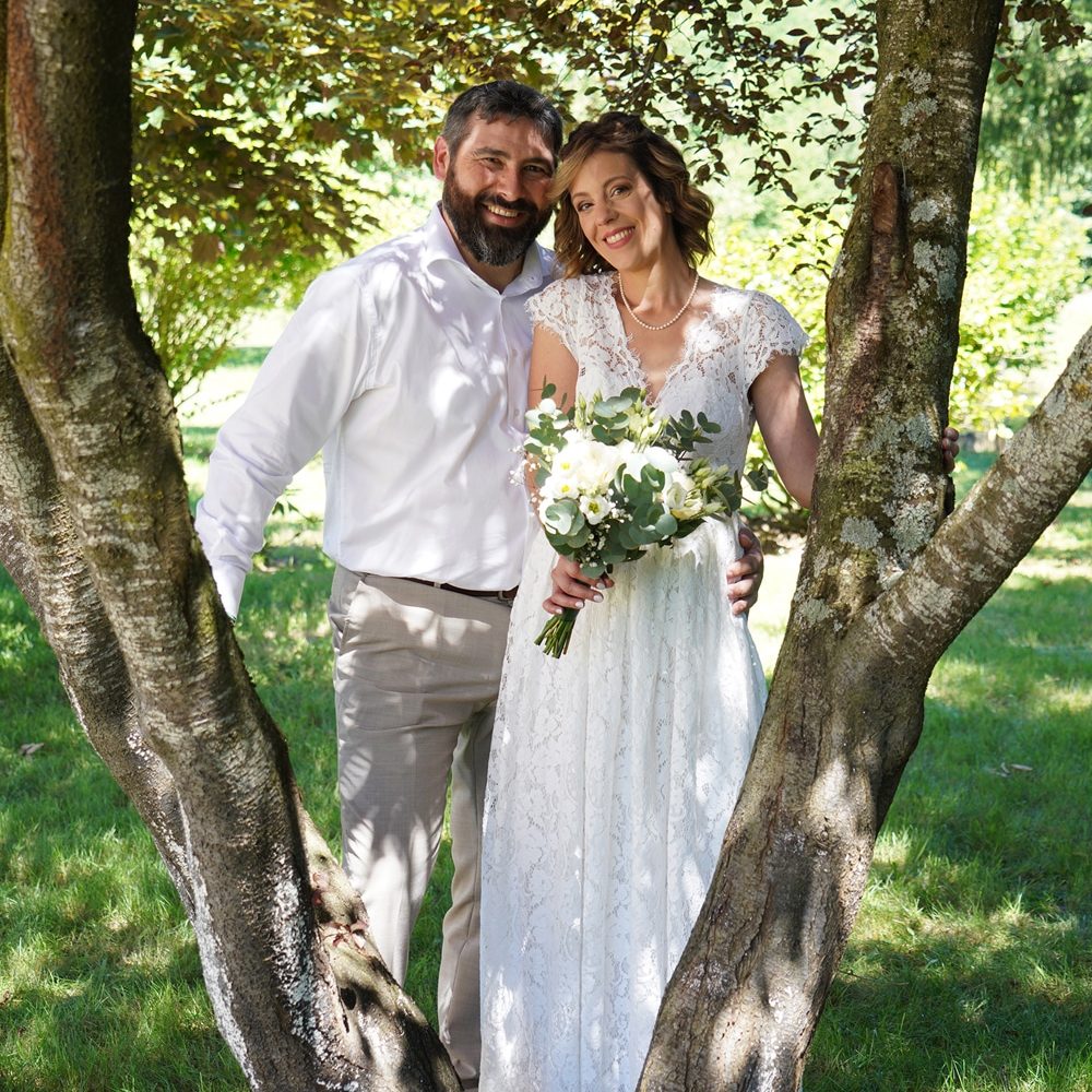 photographe-anne-laure-billoux-paray-le-monial-photo-mariage-couple-bouquet