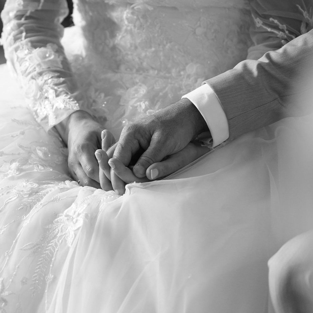 photographe-anne-laure-billoux-paray-le-monial-photo-mariage-eglise-geste-tendresse