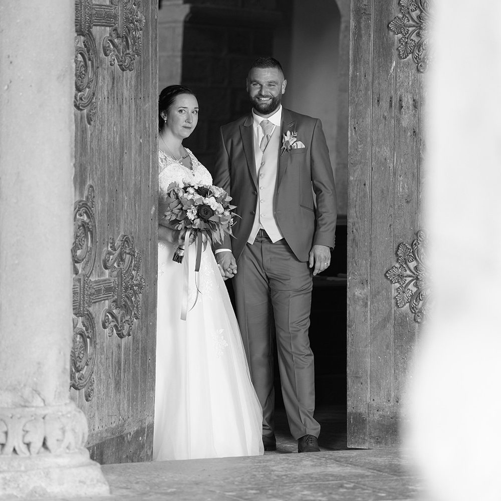photographe-anne-laure-billoux-paray-le-monial-photo-mariage-perrecy-les-forges-eglise-sortie