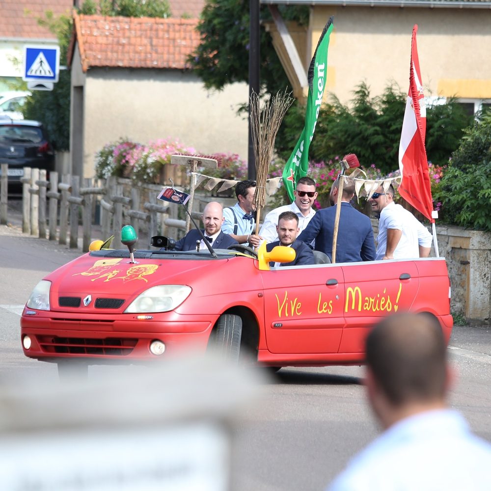photographe-anne-laure-billoux-paray-le-monial-photo-mariage-poisson-les-copains