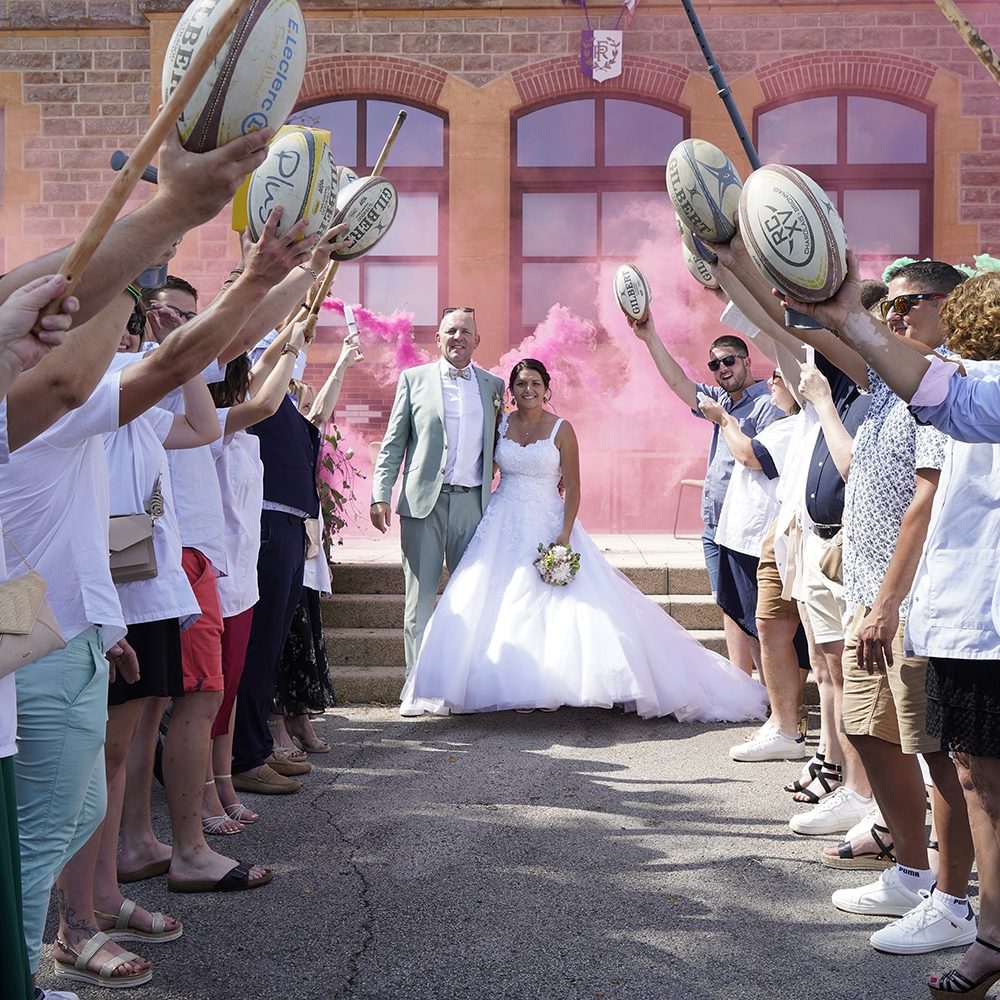 photographe-anne-laure-billoux-paray-le-monial-photo-mariage-saint-aubin-en-charolais-mairie-fumigene