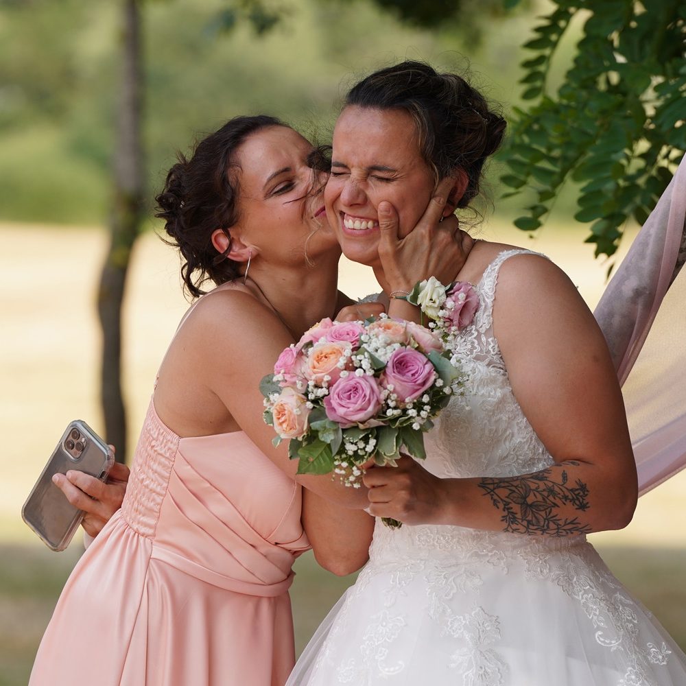 photographe-anne-laure-billoux-paray-le-monial-photo-mariage-thiel-sur-acolin-domaine-de-la-pierre-bisous-soeurs