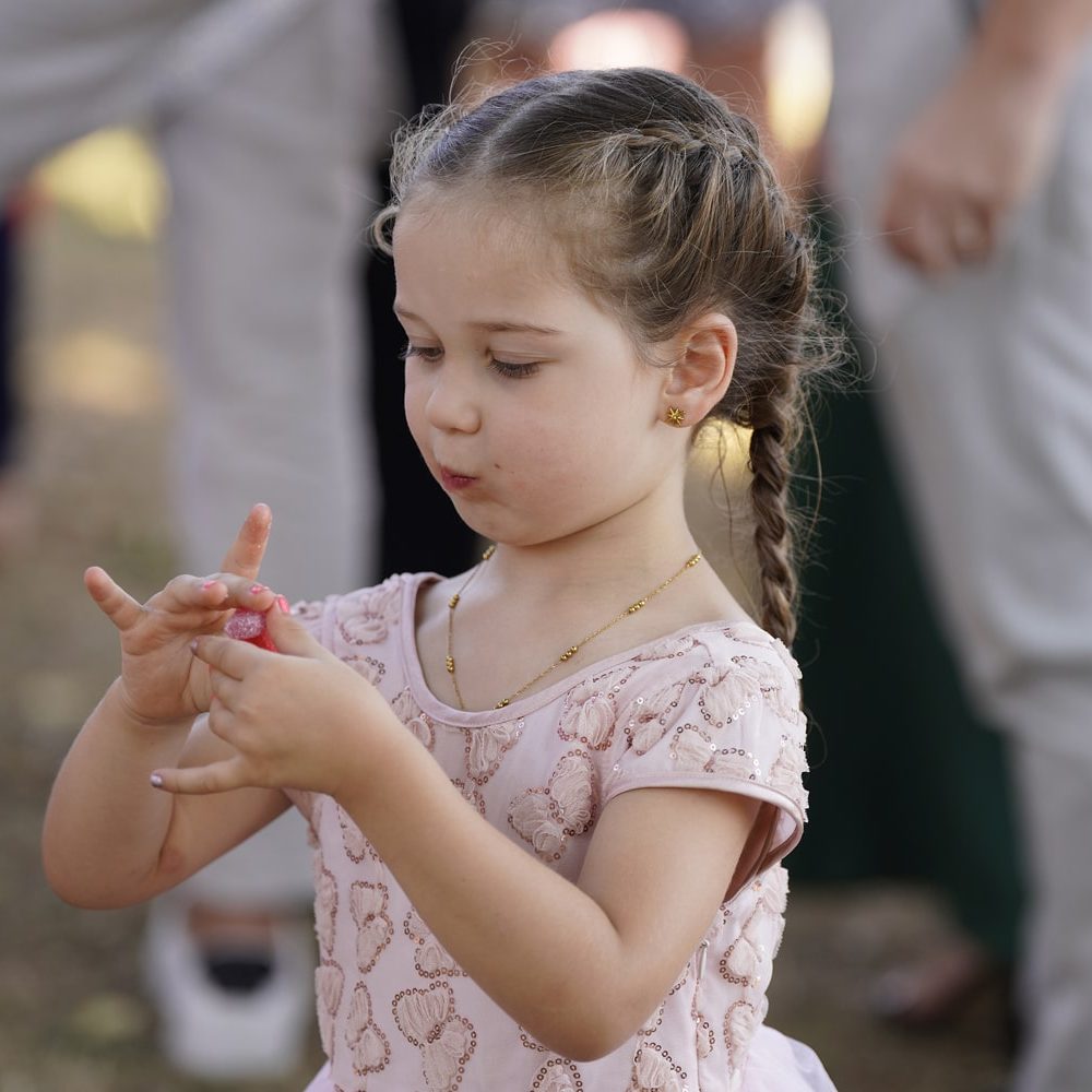 photographe-mariage-anne-laure-billoux-paray-le-monial-maries-mairie-chambilly-ceremonie-saint-nizieu-sous-charlieu-fleurs-dj-marcigny-amour (376)
